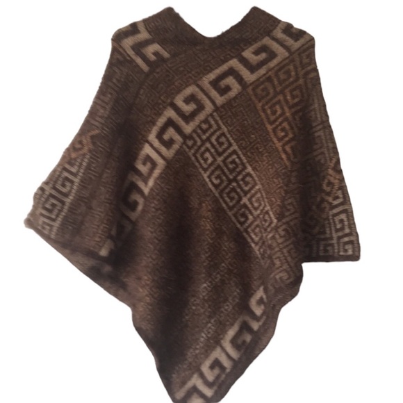 Greek keyhole pattern eyelash yarn poncho - Picture 2 of 4